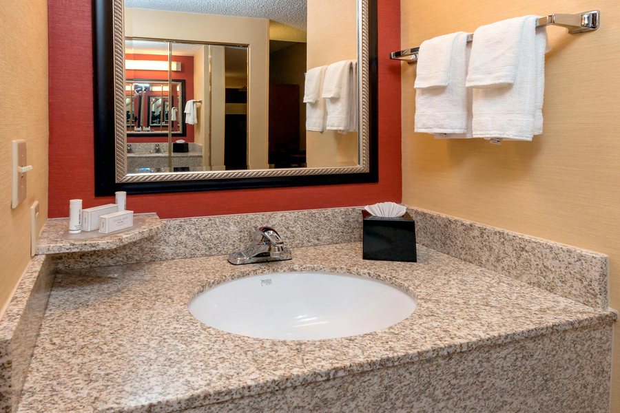 Residence Inn by Marriott Winston Salem Hanes Mall — Bathroom