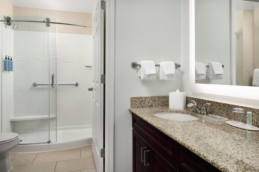 Residence Inn Charlotte City Center — Bathroom