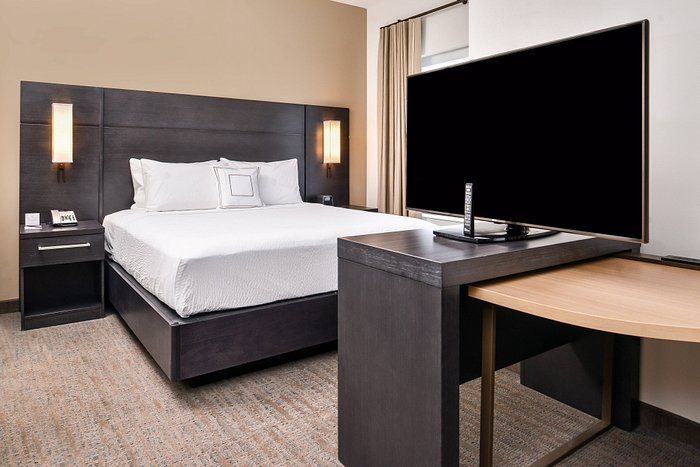 Residence Inn Charlotte Northlake — Guest room