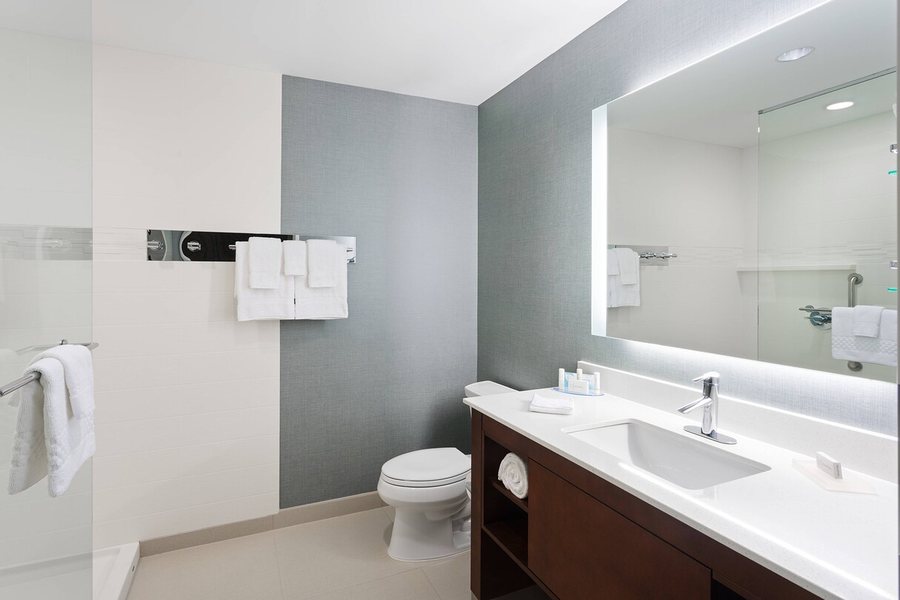 Residence Inn Clay RD Marriott — Bathroom