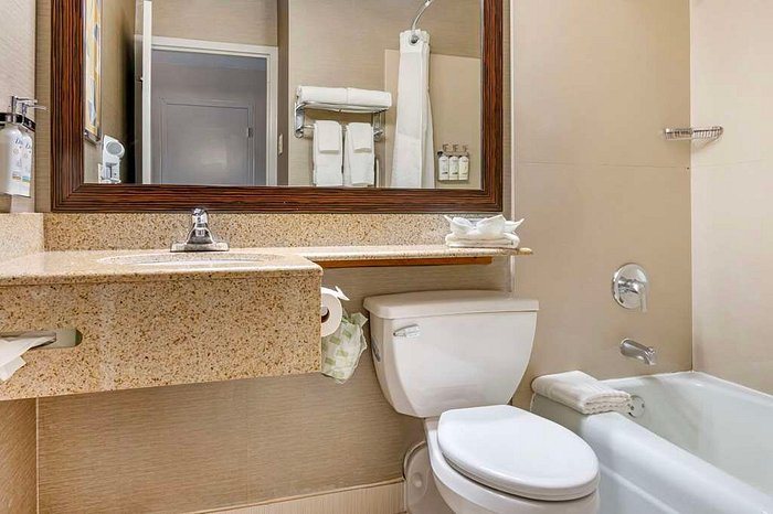 Residence Inn Danbury — Bathroom