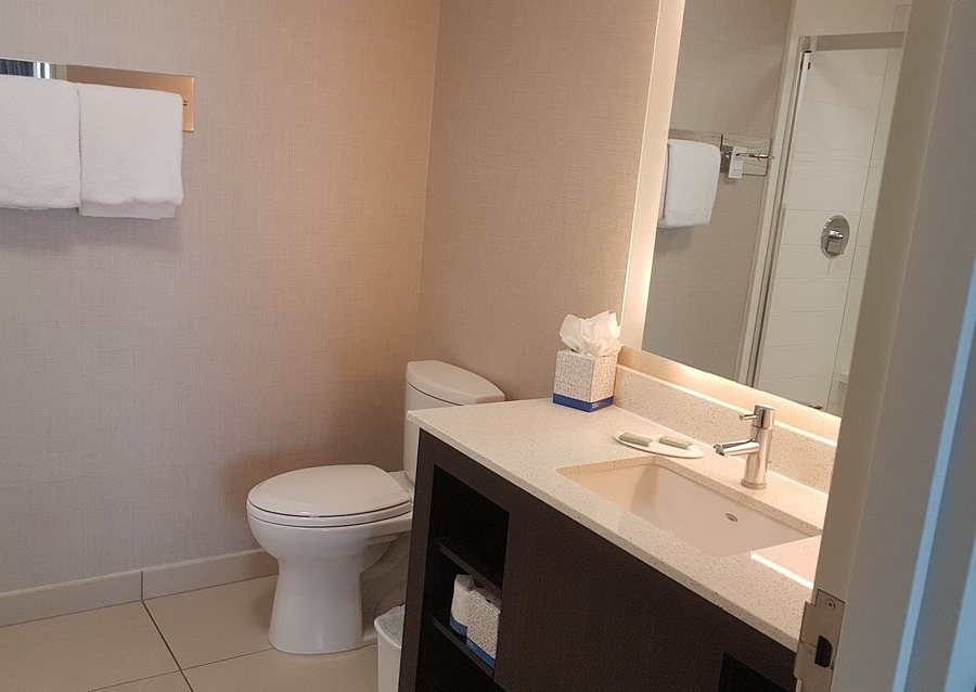 Residence Inn Denver Airport Convention Center — Bathroom