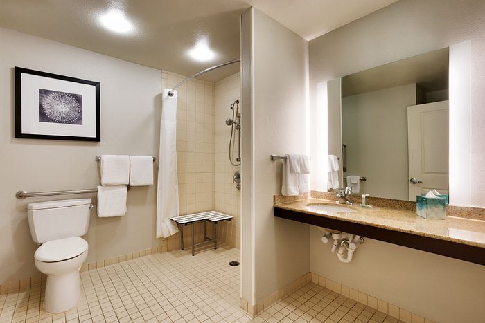 Residence Inn Houston Westchase On Westheimer — Bathroom