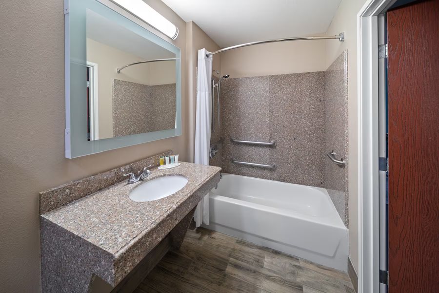 Residence Inn Lubbock Southwest — Bathroom