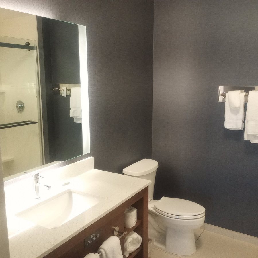 Residence Inn Lubbock University Area — Bathroom