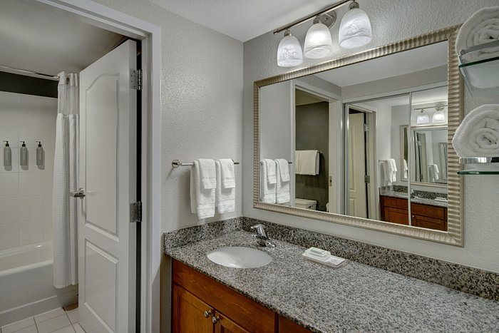 Residence Inn Morgantown Medical Center Area — Bathroom