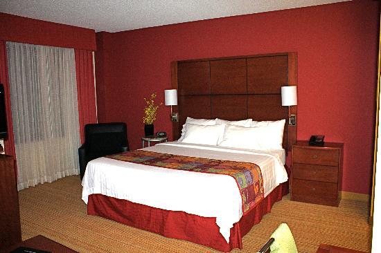 Residence Inn Richmond Chester — Guest room