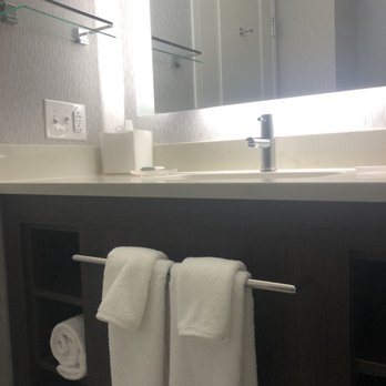 Residence Inn Richmond Midtown Glenside — Bathroom