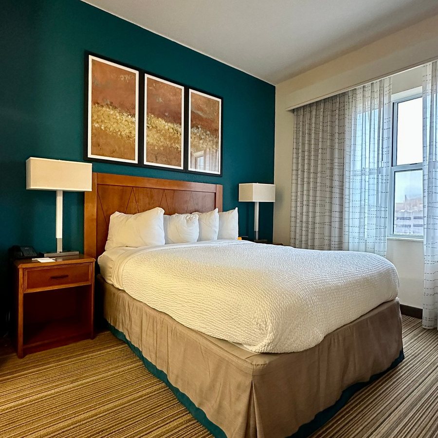 Residence Inn Rochester Mayo Clinic Area — Guest room