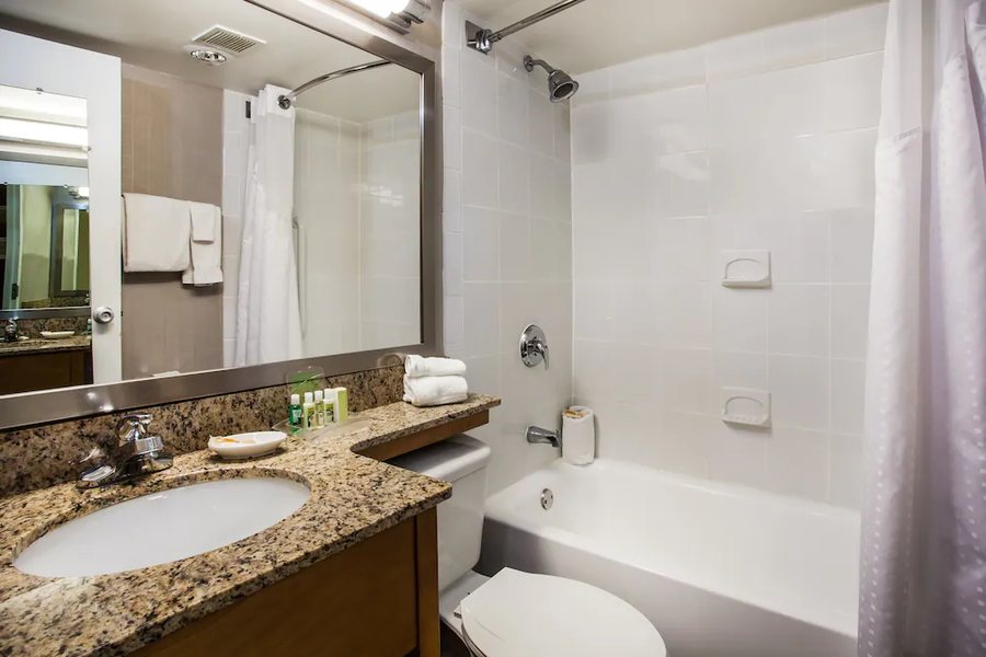 RESIDENCE INN SARATOGA SPRINGS — Bathroom