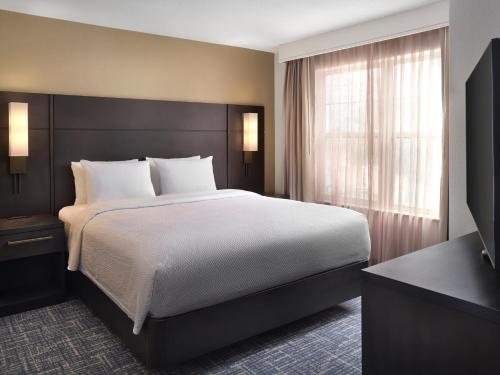 RESIDENCE INN SARATOGA SPRINGS — Guest room