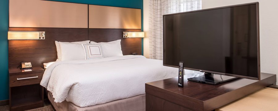 Residence Inn St Louis Westport — Guest room