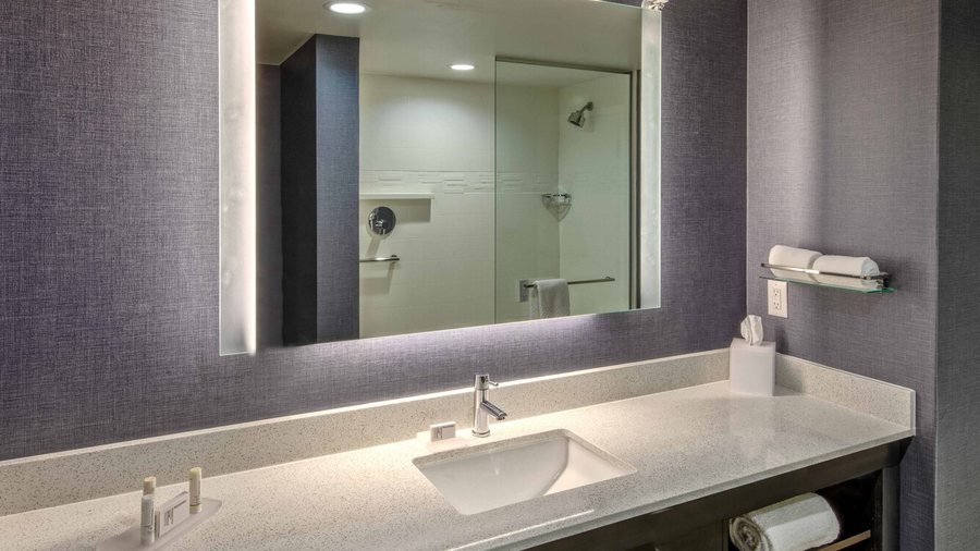 Residence Inn Tulsa Midtown — Bathroom