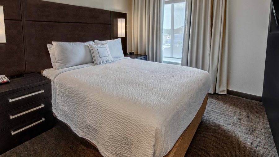 Residence Inn Tulsa Midtown — Guest room