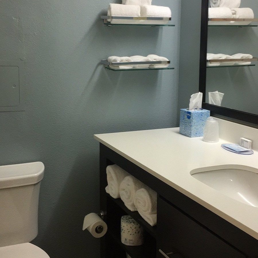 Residence Inn Washington D C Foggy Bottom — Bathroom