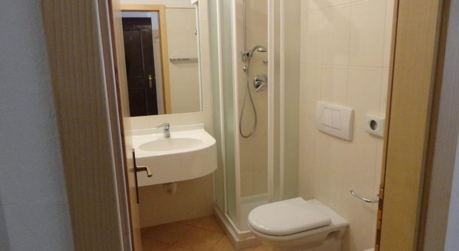 Residence Lastei — Bathroom