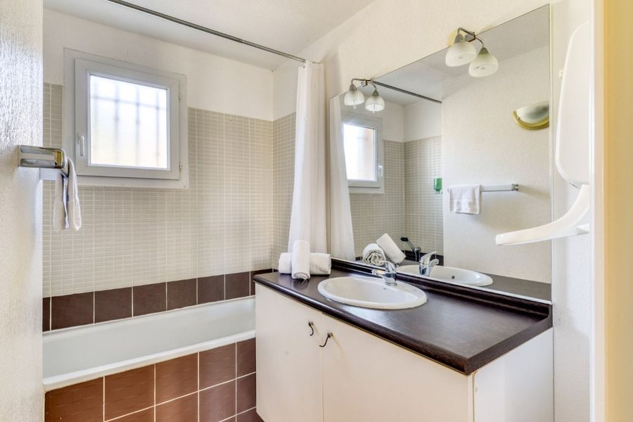 Residences Port Minervois Les Hauts du Lac — Bathroom