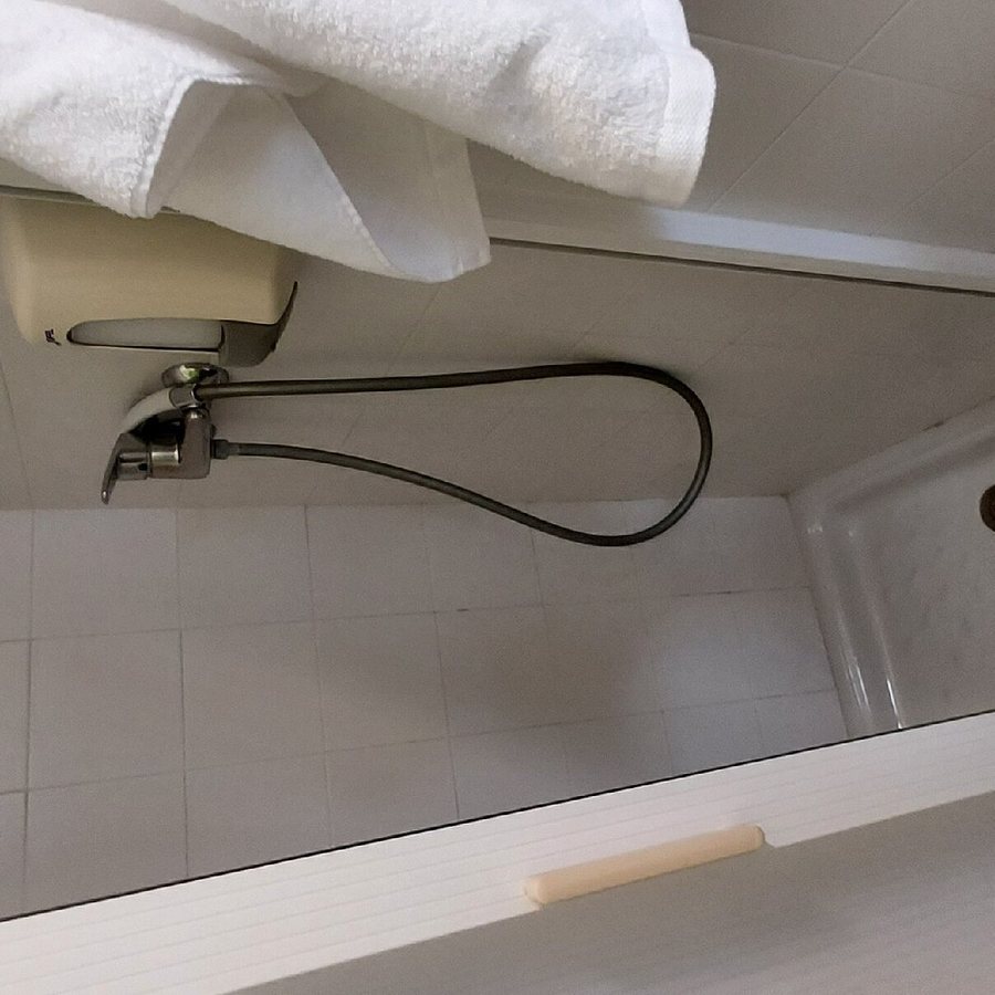 Residencia Salesiana Marti Codolar Barcelona Catalonia — Bathroom