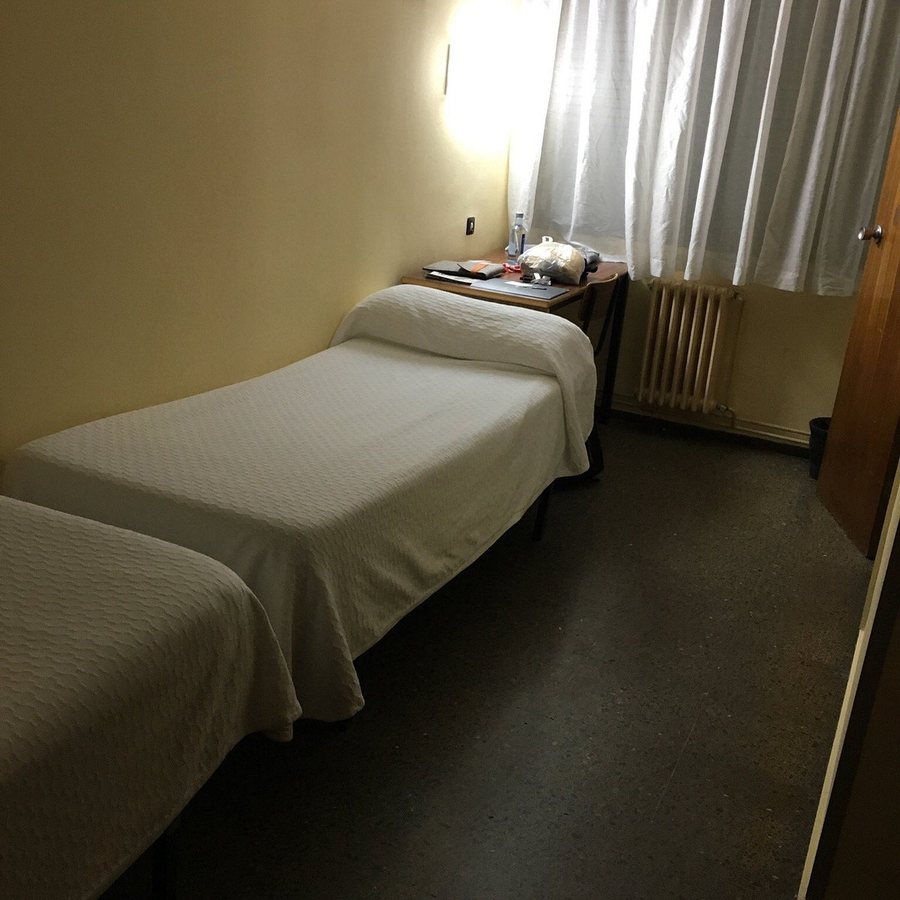 Residencia Salesiana Marti Codolar Barcelona Catalonia — Guest room