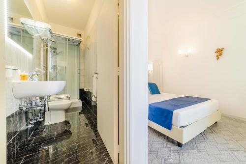 Residenza Al Pesce d Oro — Bathroom