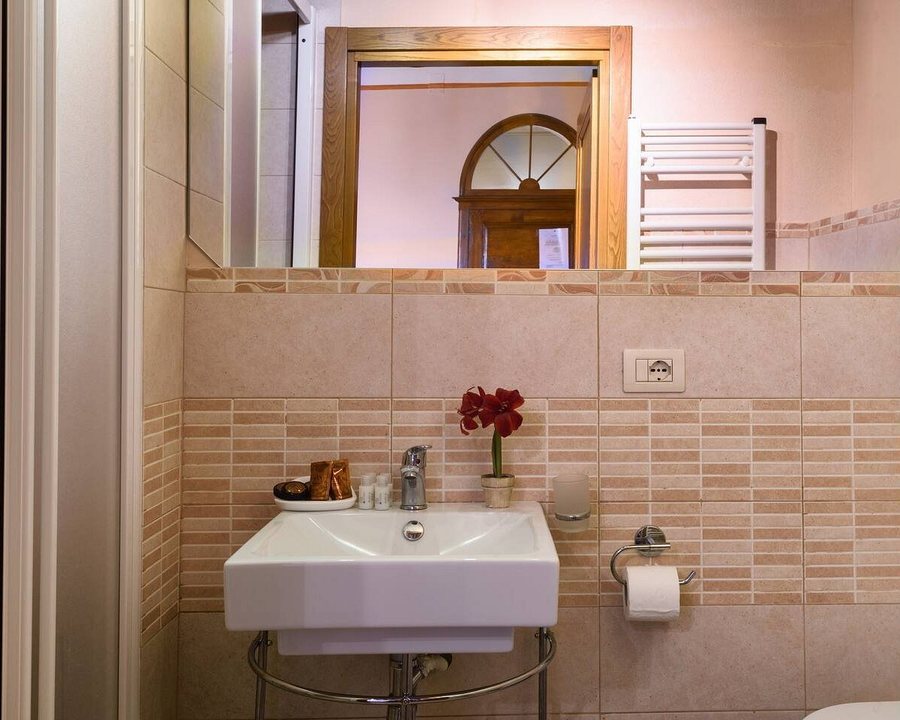 Residenza d Epoca La Rosa — Bathroom