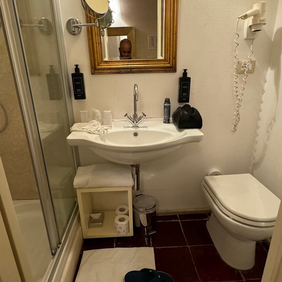 Residenza Frattina — Bathroom