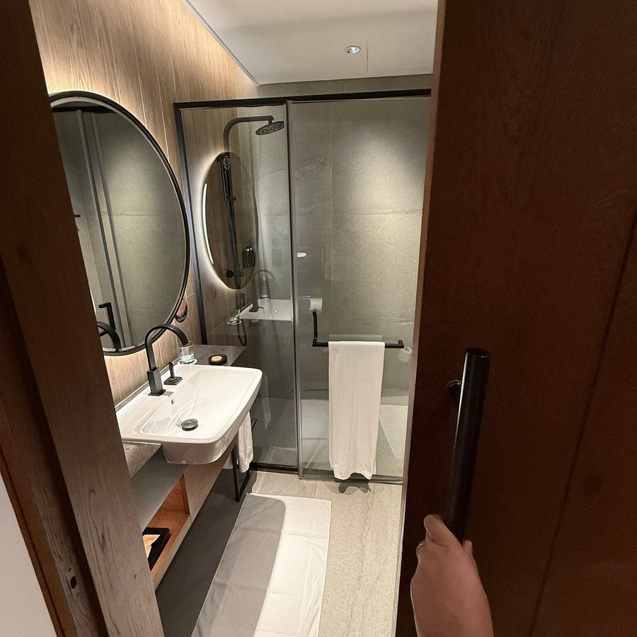 Resivation Hotel — Bathroom