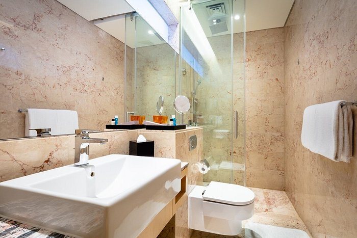 Resorts World Sentosa Equarius Hotel — Bathroom
