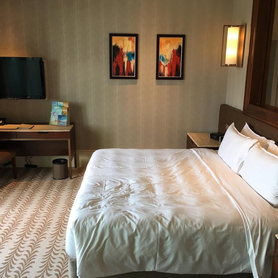Resorts World Sentosa Equarius Ocean Suites — Guest room