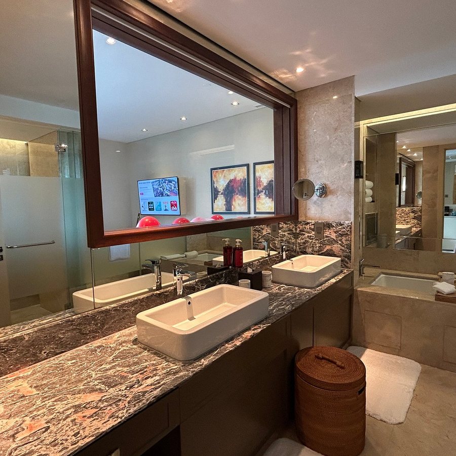 Resorts World Sentosa Equarius Villas — Bathroom