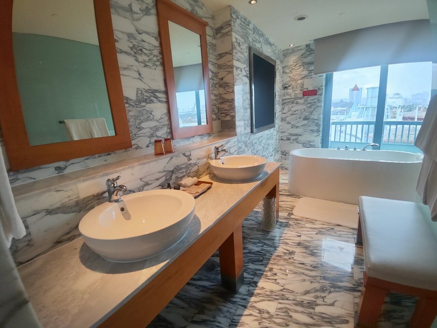 Resorts World Sentosa Hotel Michael — Bathroom