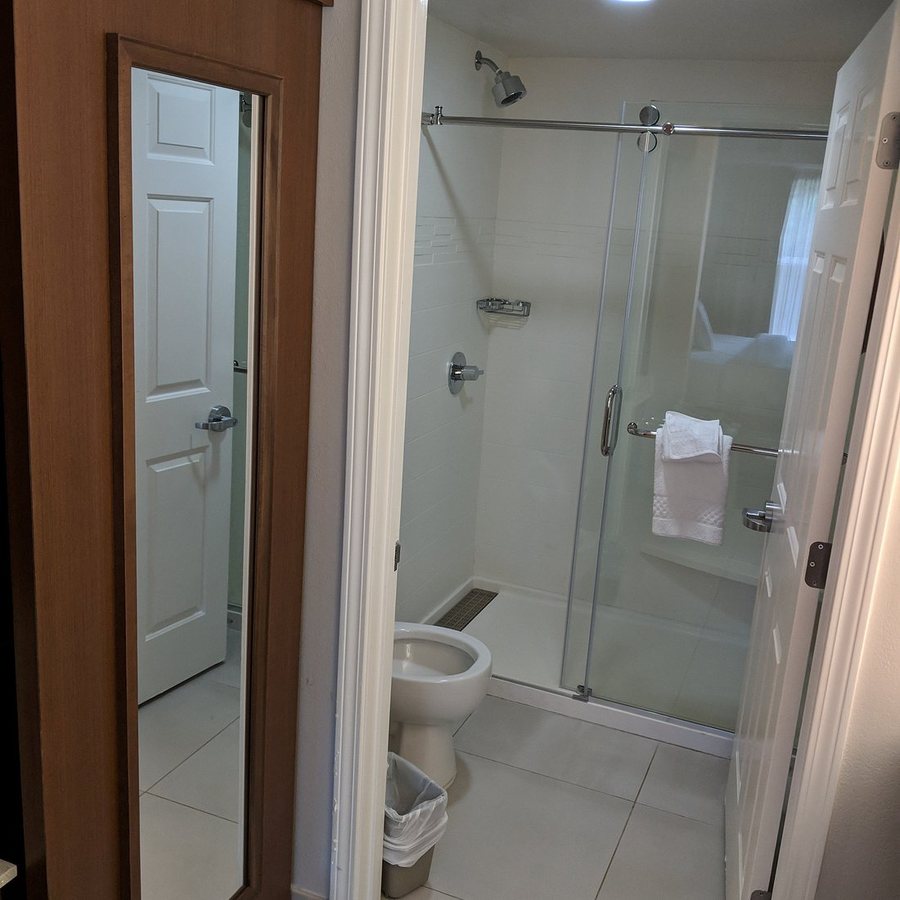 Rest and Relax Inn — Bathroom