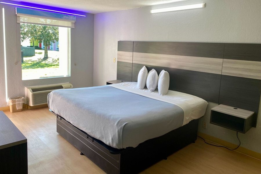 Rest and Relax Inn — Guest room