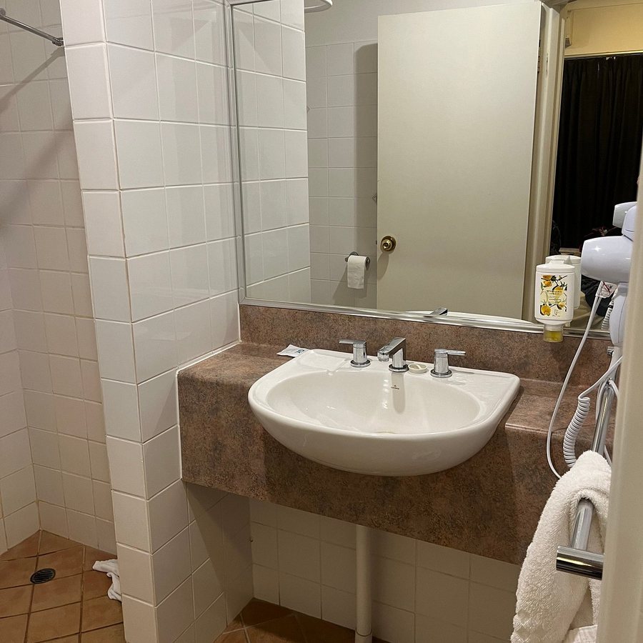Restawile Motel — Bathroom