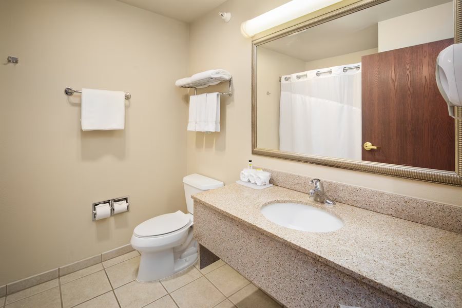 Restmore Inn — Bathroom