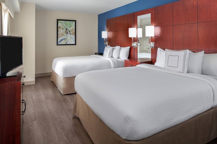 Restwell Inn Suites — Guest room