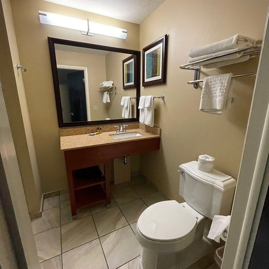 Restwood Motel — Bathroom