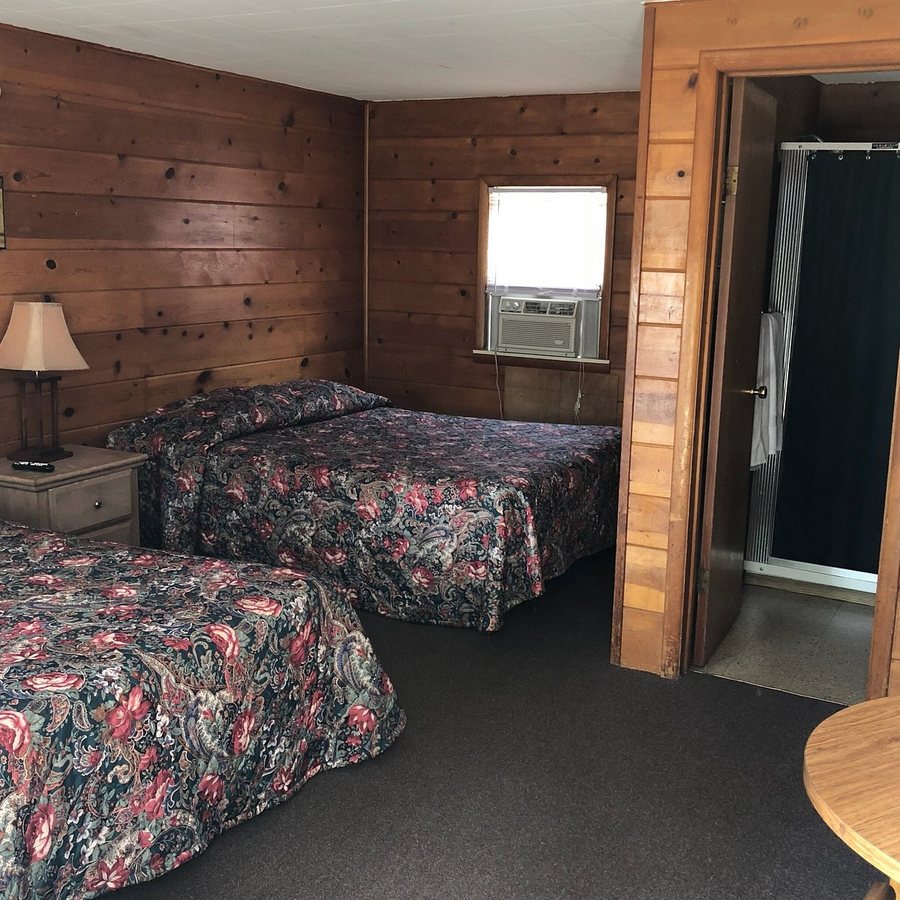 Restwood Motel — Guest room