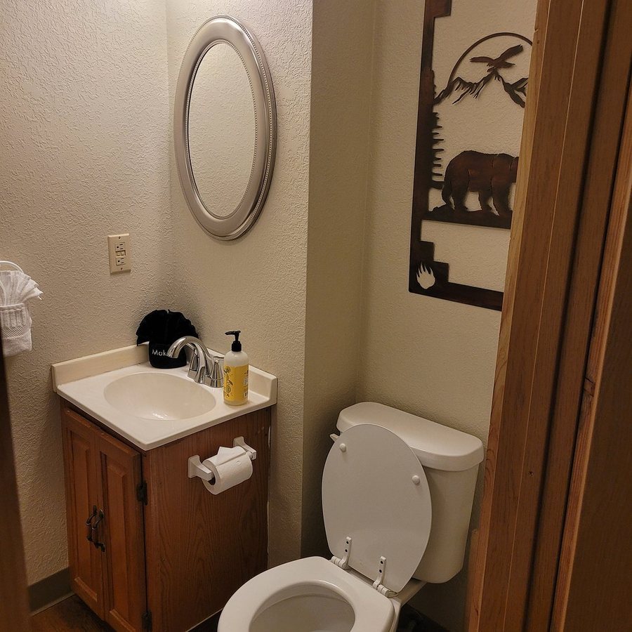 Resurrection Lodge on the Bay — Bathroom