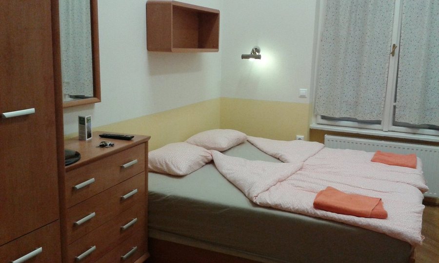 Retox Party Hostel — Guest room