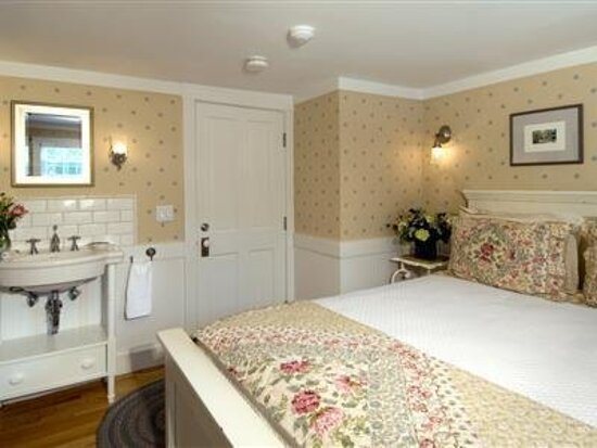 Revere Guest House — Guest room