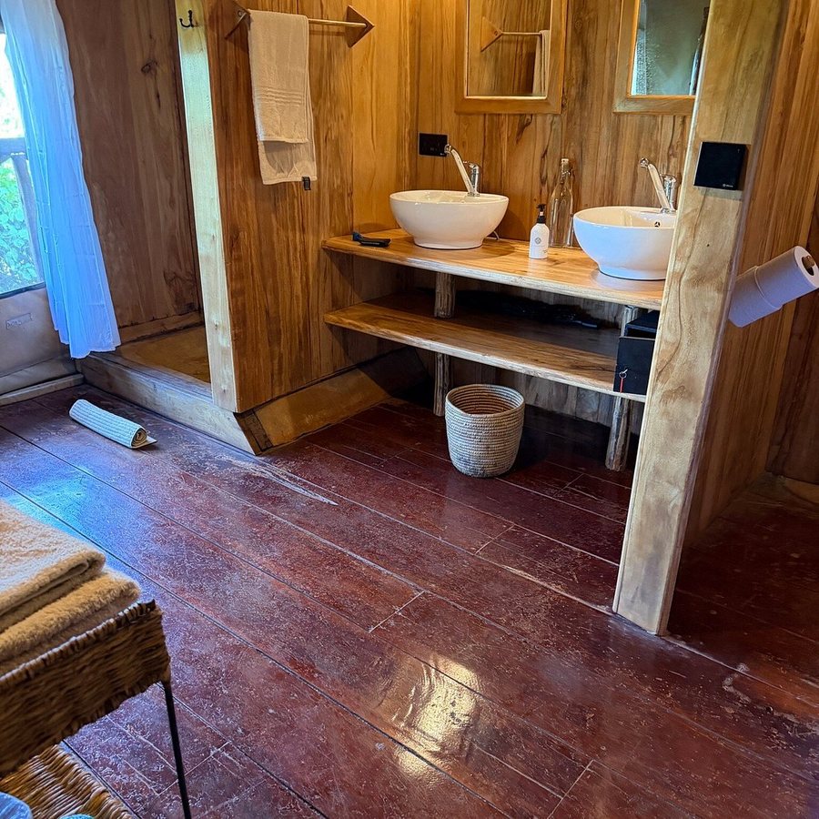 Rhotia Hills Cottage — Bathroom