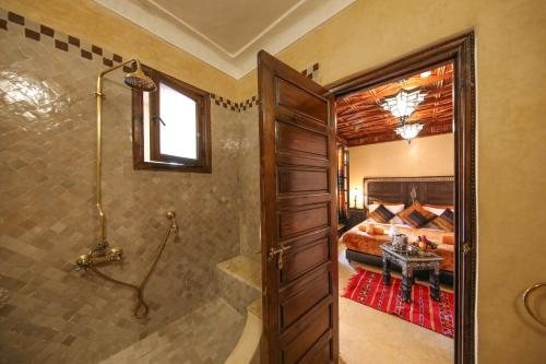 Riad 64 Maison D hotes Spa — Bathroom