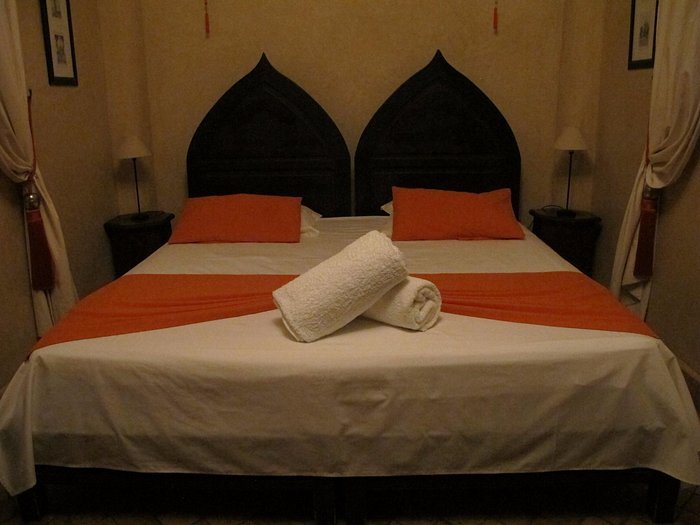 Riad Aderbaz — Guest room