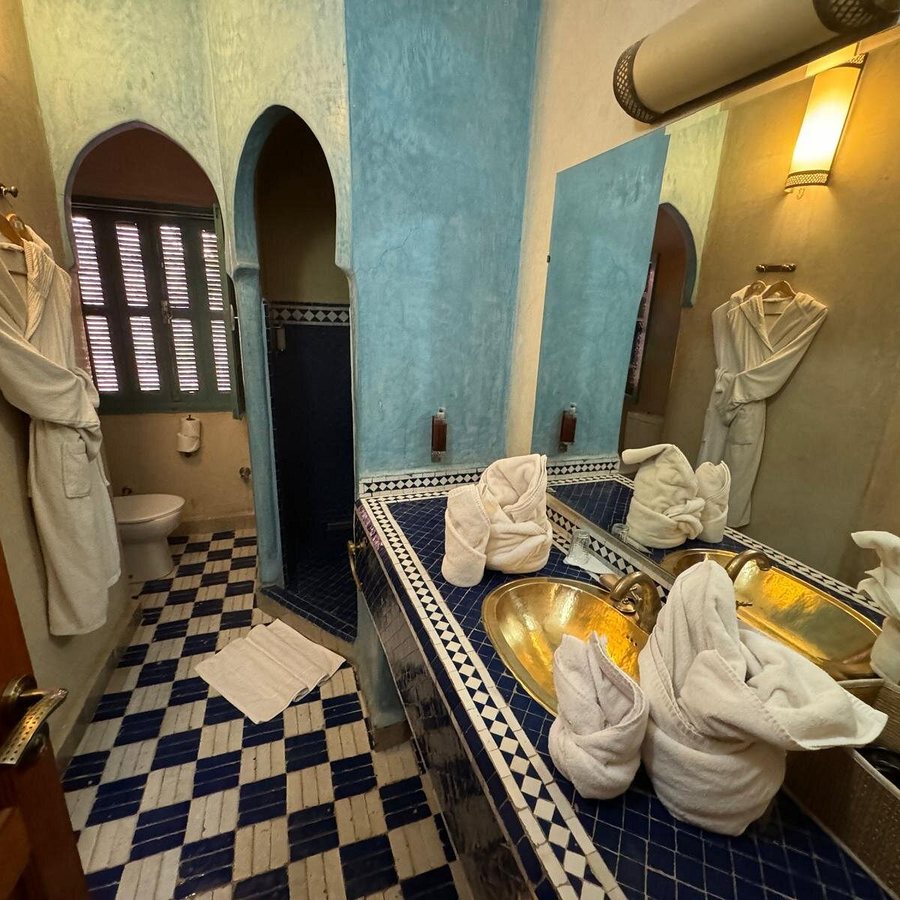 Riad Atlas Mejbar — Bathroom