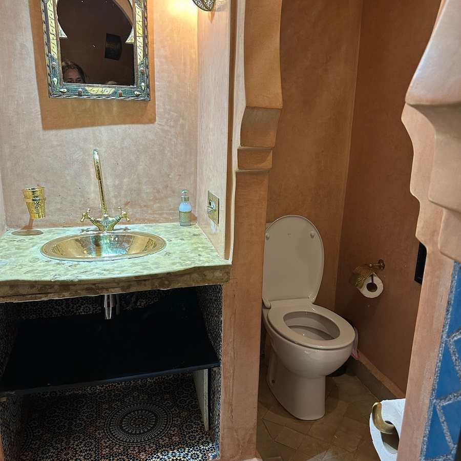 Riad Christina — Bathroom