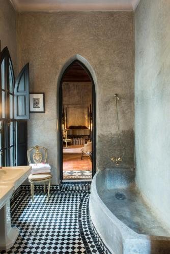 Riad Dar Darma — Bathroom