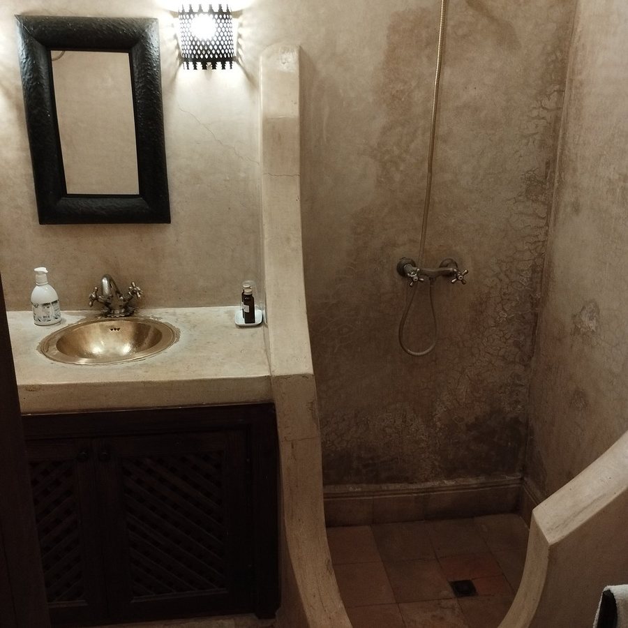 Riad Elixir — Bathroom