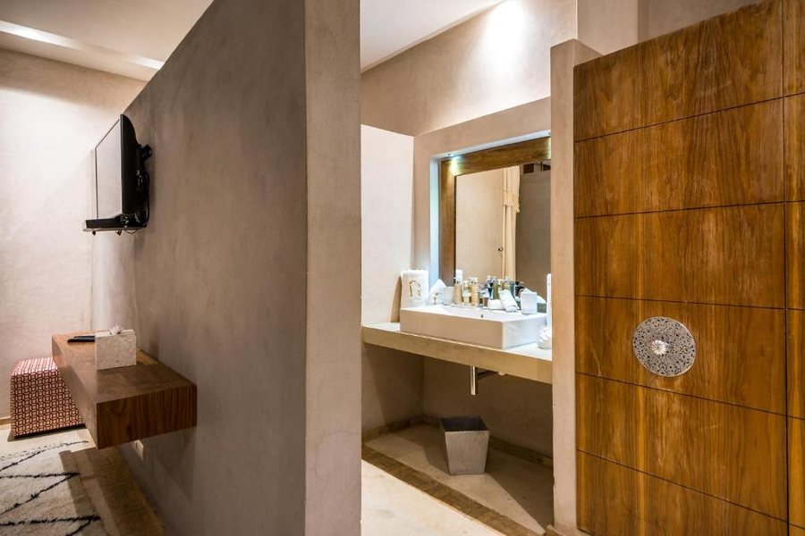 Riad Houma — Bathroom