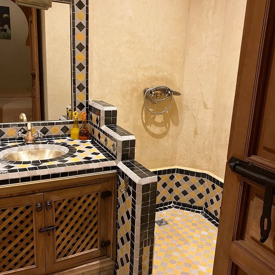 Riad L Arbre Bleu — Bathroom